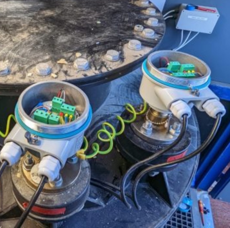 Specialist Installation of Siemens Level Switches on HCL Tanks